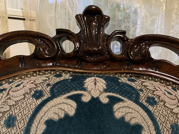 Barokna fotelja u duborezu